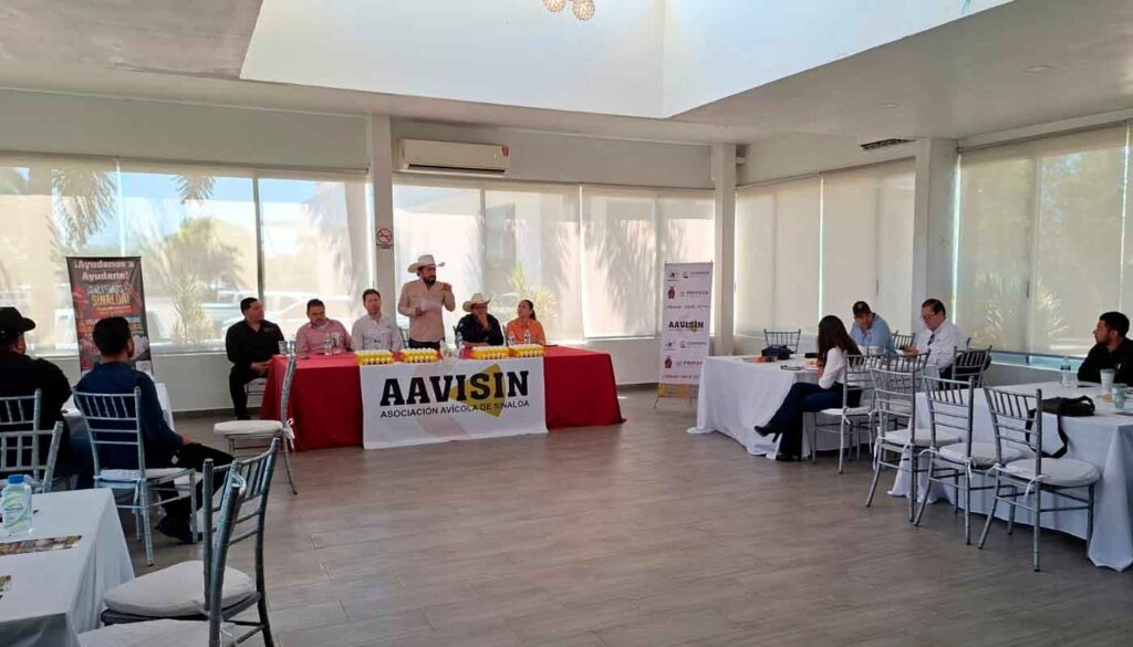 Reunión de productores avícolas y autoridades