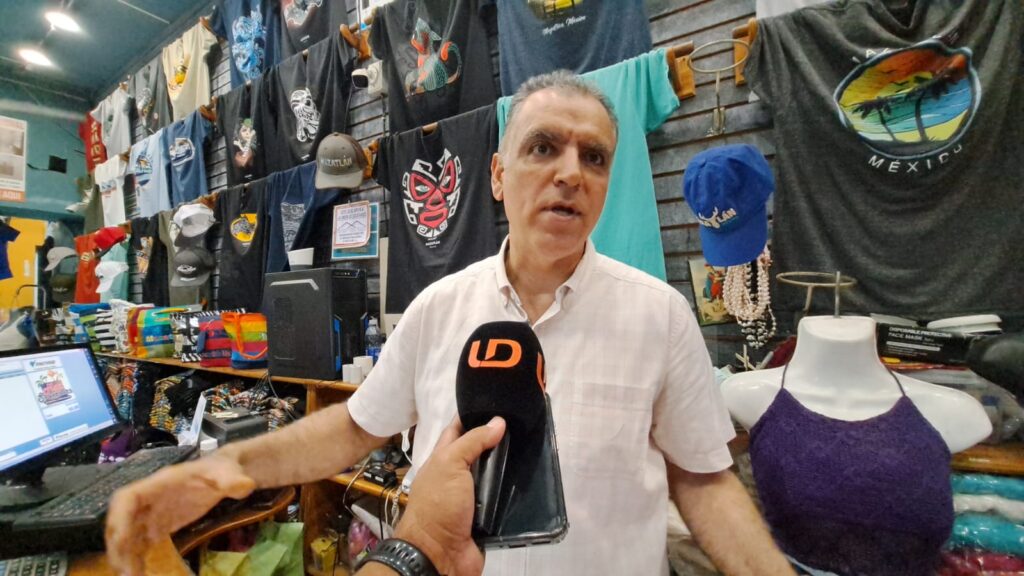 Roberto Vega Niebla, presidente de la mesa directiva del Mercado Pino Suárez, en Mazatlán