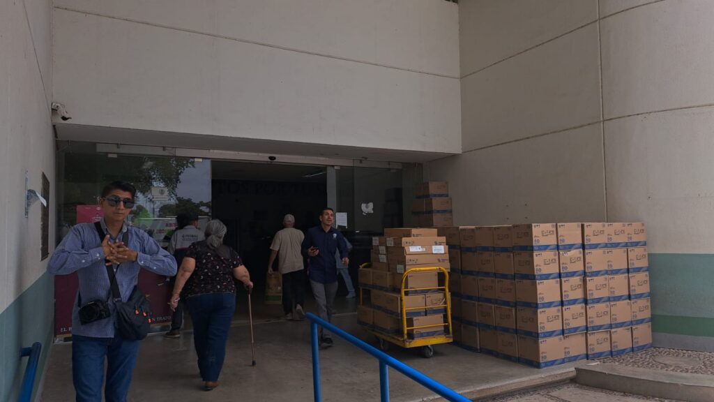 Entregó medicamentos e insumos al Hospital General de Los Mochis