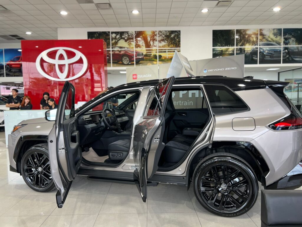 Lado de una camioneta de Toyota Culiacán