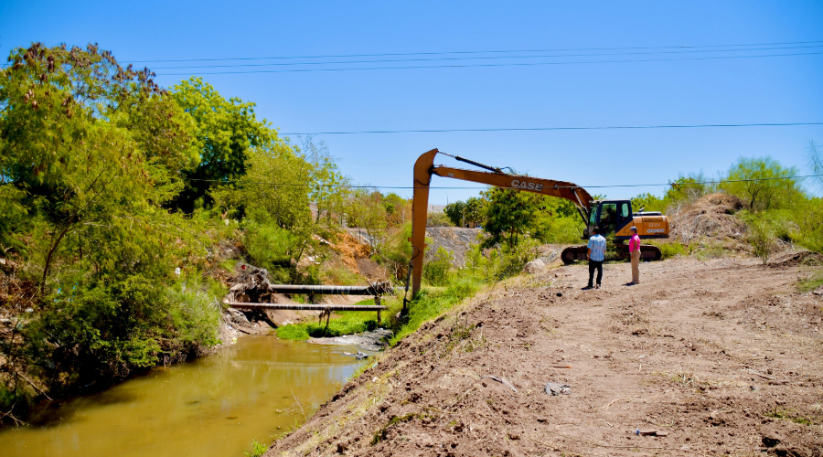 Limpieza de arroyos y canales de Salvador Alvarado