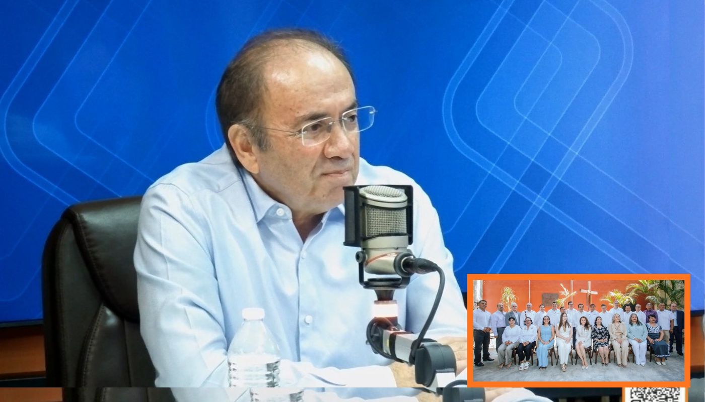 Santiago Inzunza, director de Cobaes, frente a un micrófono en el estudio de Línea Directa