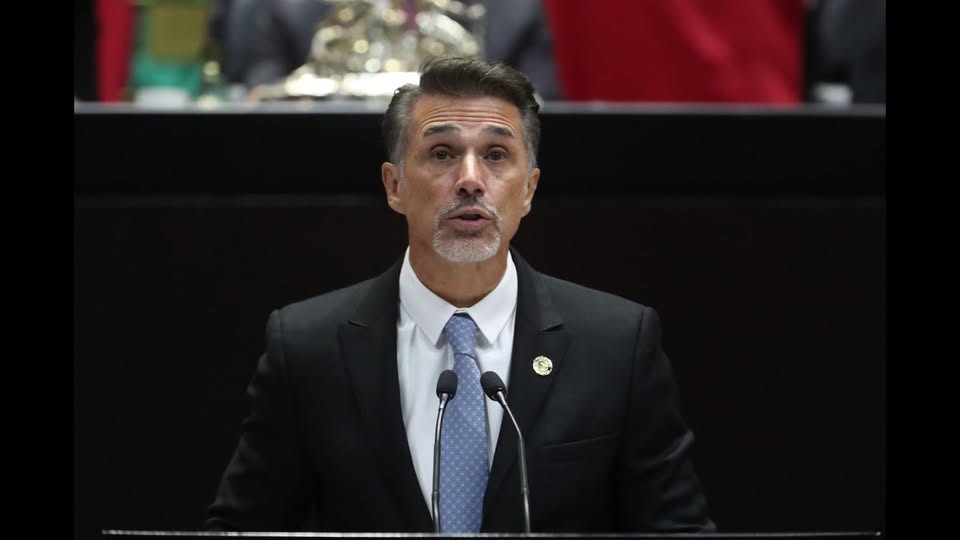 Sergio Mayer renuncia de manera “irrevocable” a su militancia en Morena