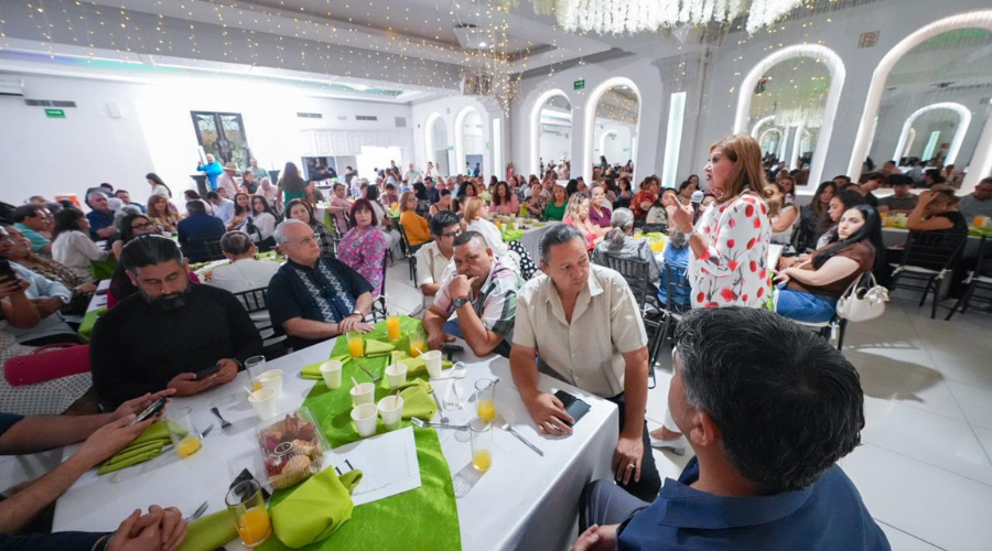 Tere Guerra se reúne con los integrantes del gremio educativo