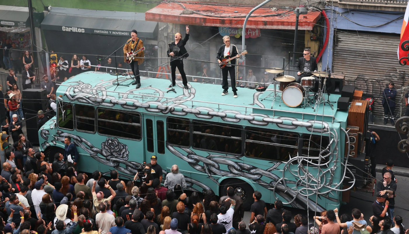 Integrantes de U2 sorprenden en grabación de video en la CDMX.