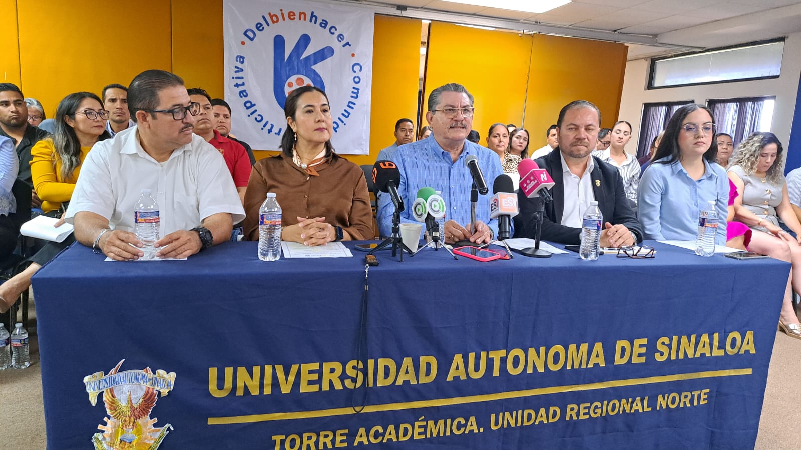 Trabajadores de la UAS en conferencia de prensa para apoyo económico