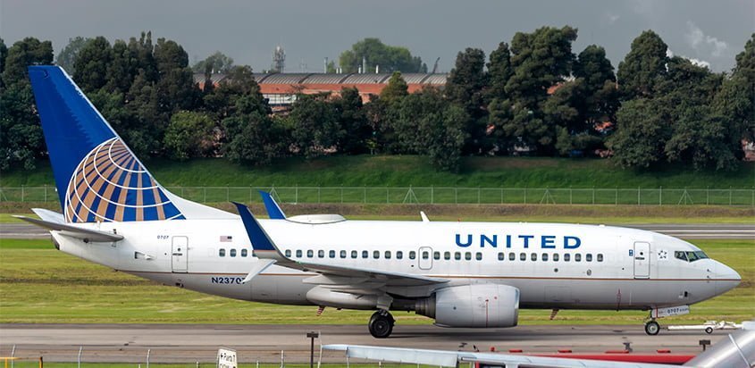 Vuelo de United Airlines regresa a Nueva Jersey tras alerta por Bluetooth llamado “bomba”