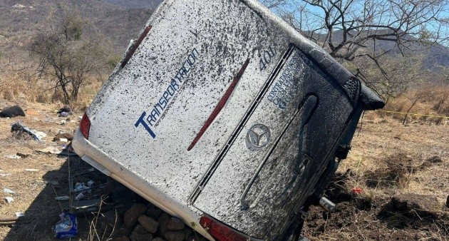 Autoridades de Jalisco y Nayarit coordinan atención a las víctimas tras volcadura de autobús