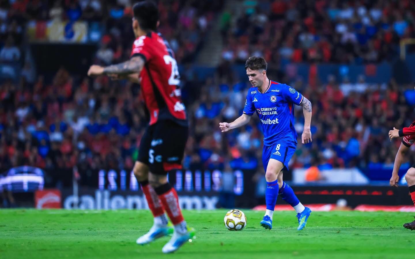 Cruz Azul sufre, pero saca la victoria ante el Atlas en “partidazo” en la liguilla de la Liga MX