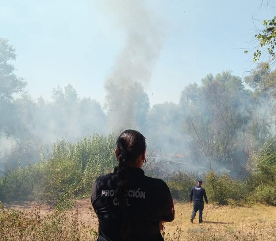 Mujer bombero del Fuerte en Incendio