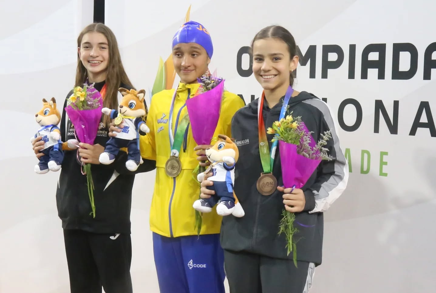 ¡Sinaloa con medallas! María y Sylvana Luna cierran con bronce la natación de Olimpiada Nacional