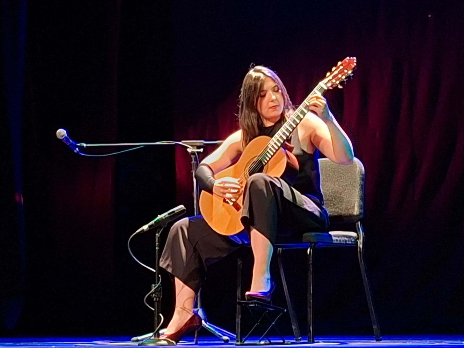 Guitarrista francesa Émilie Fend