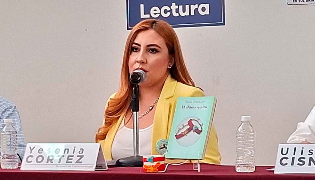 Yesenia Cortez presenta libro en Los Mochis