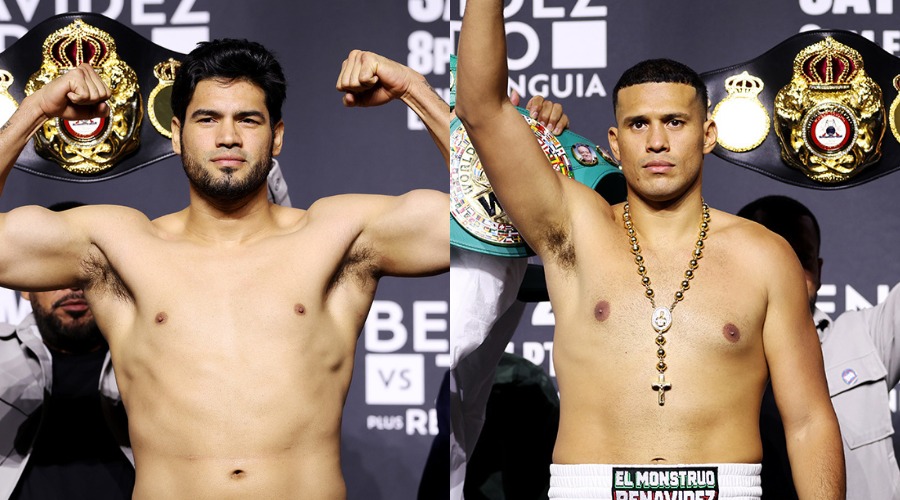 Gilberto Ramírez con los dos brazos arriba junto a David Benavidez con la mano derecha arriba