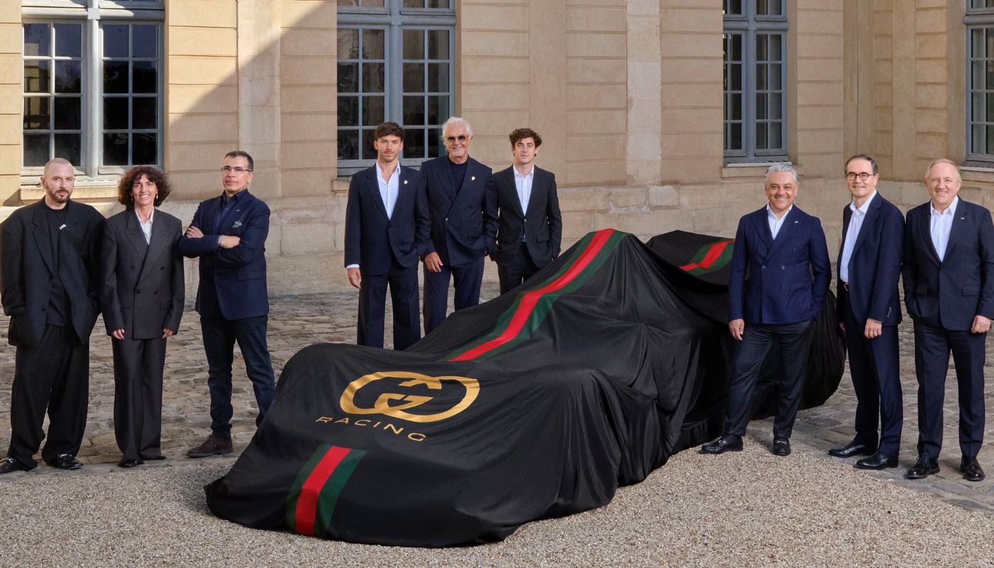 Monoplaza con el logo de Gucci y pilotos de Alpine