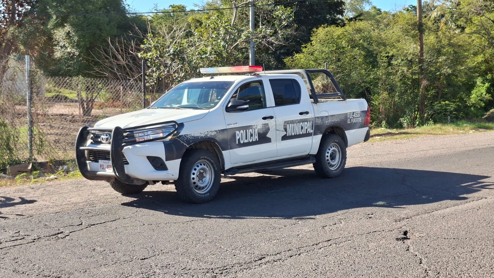 Unidad policiaca en una calle