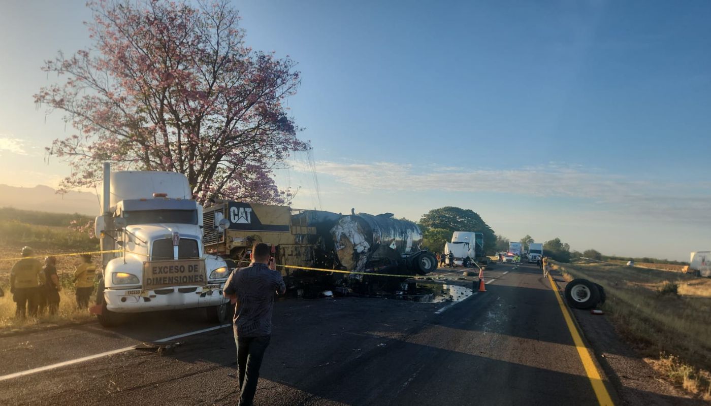 unidades pesadas impactadas tras choque en una carretera