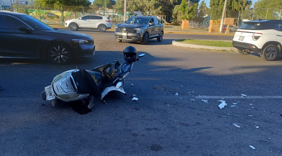 Choque entre motocicleta y vehículo