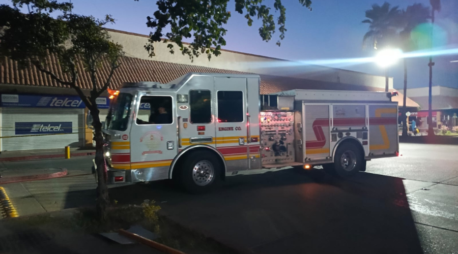 Bomberos de Los Mochis en la Plaza Fiesta Las Palmas