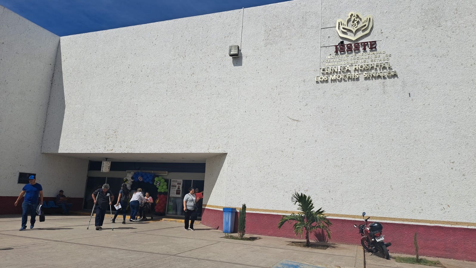 Fachada del edificio del ISSSTE en Ahome