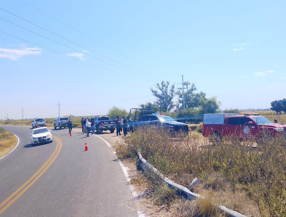 Semefo y Policía en zona de accidente donde falleció un adulto mayor en Guasave