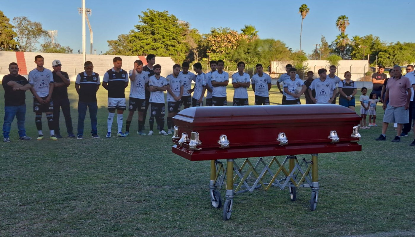 Entre aplausos y lágrimas despiden a “El Choche” en Guasave.