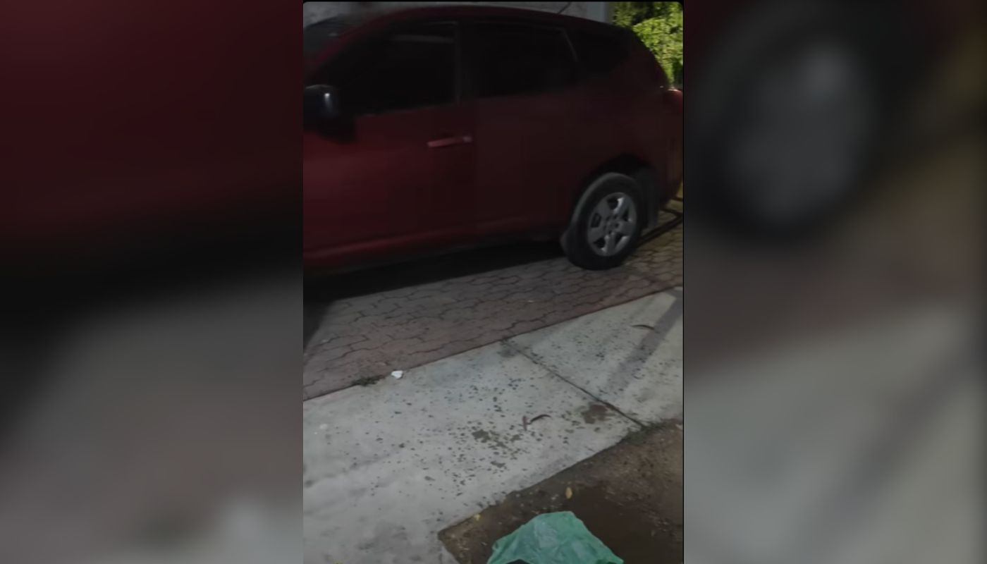 patio de una cosa con gotas de agua tras llovisna