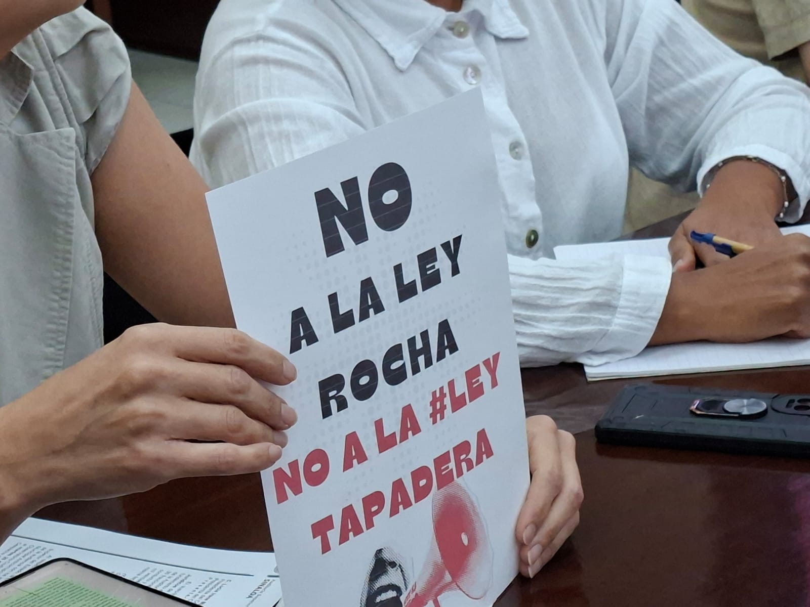 Mesa de diálogo sobre “Fortalecimiento de la Transparencia y Participación Ciudadana”.