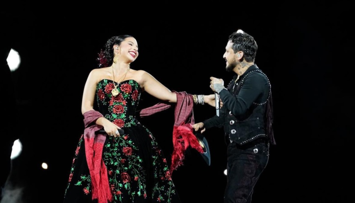 Nodal y Ángela Aguilar en la Plaza de Toros México.
