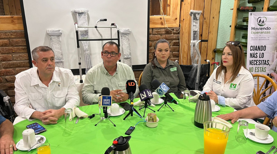 Integrantes del PVEM y el regidor Noé Molina Ortiz se reúnen para el préstamo temporal de aparatos ortopédicos
