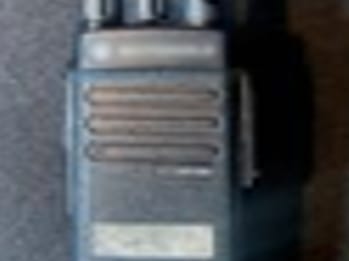 radio de comunicación de color negro