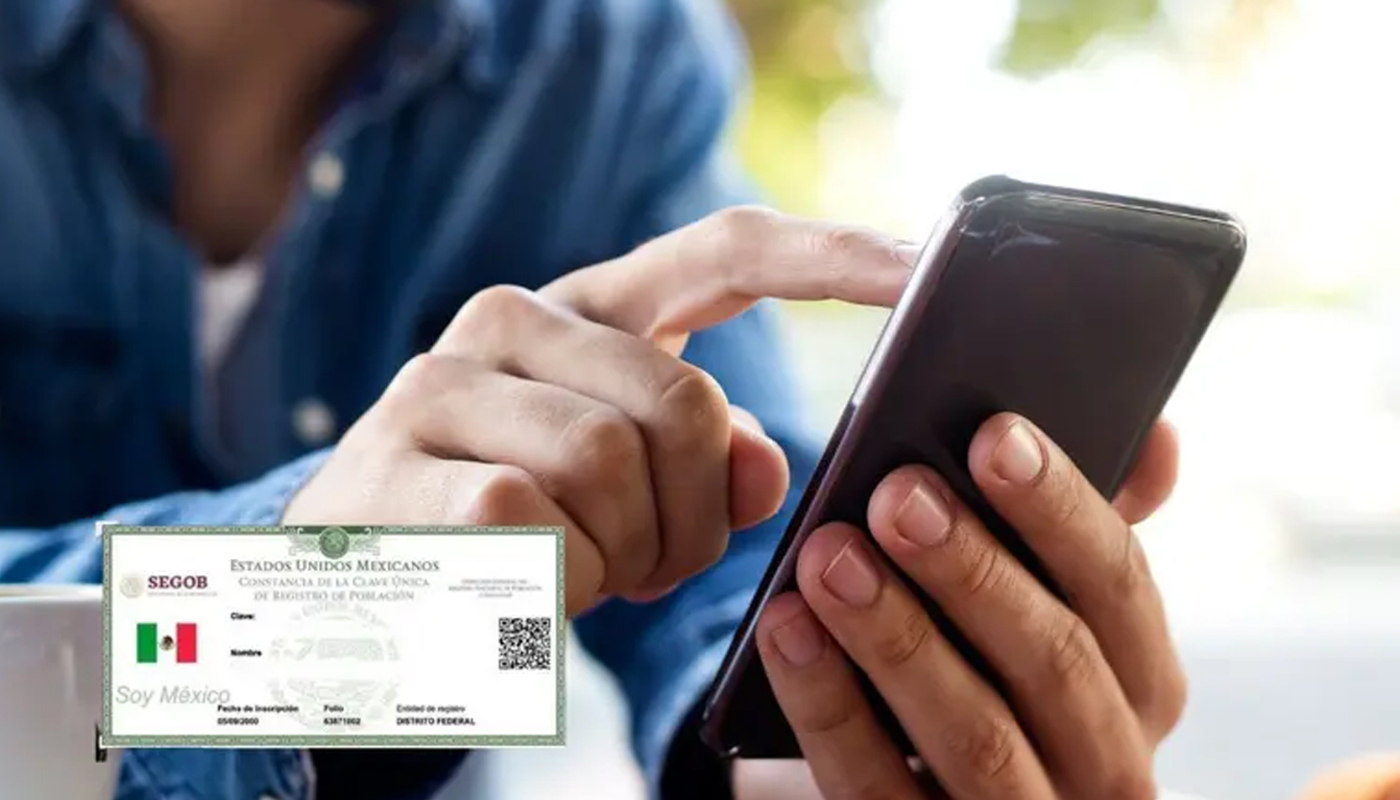 persona mantiene su celular en la mano y hay un curp