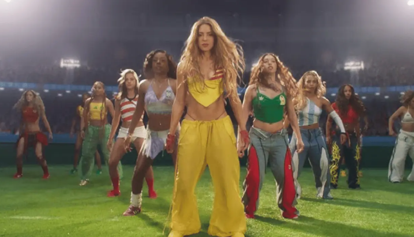 Shakira en el video oficial de 