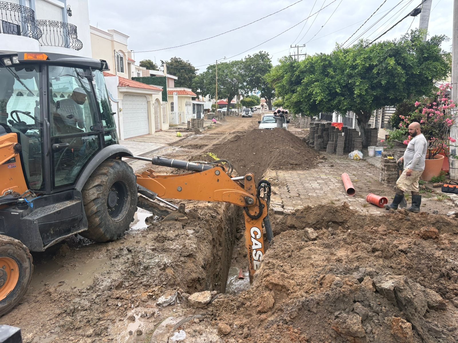 Máquina pesada en calles de Mazatlán