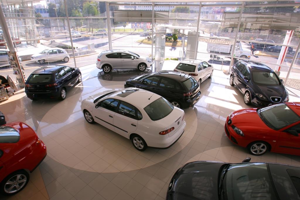 Autos en una agencia