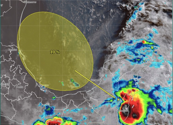 Mapa satelital del Golfo de México con una zona en amarillo indicando una onda tropical