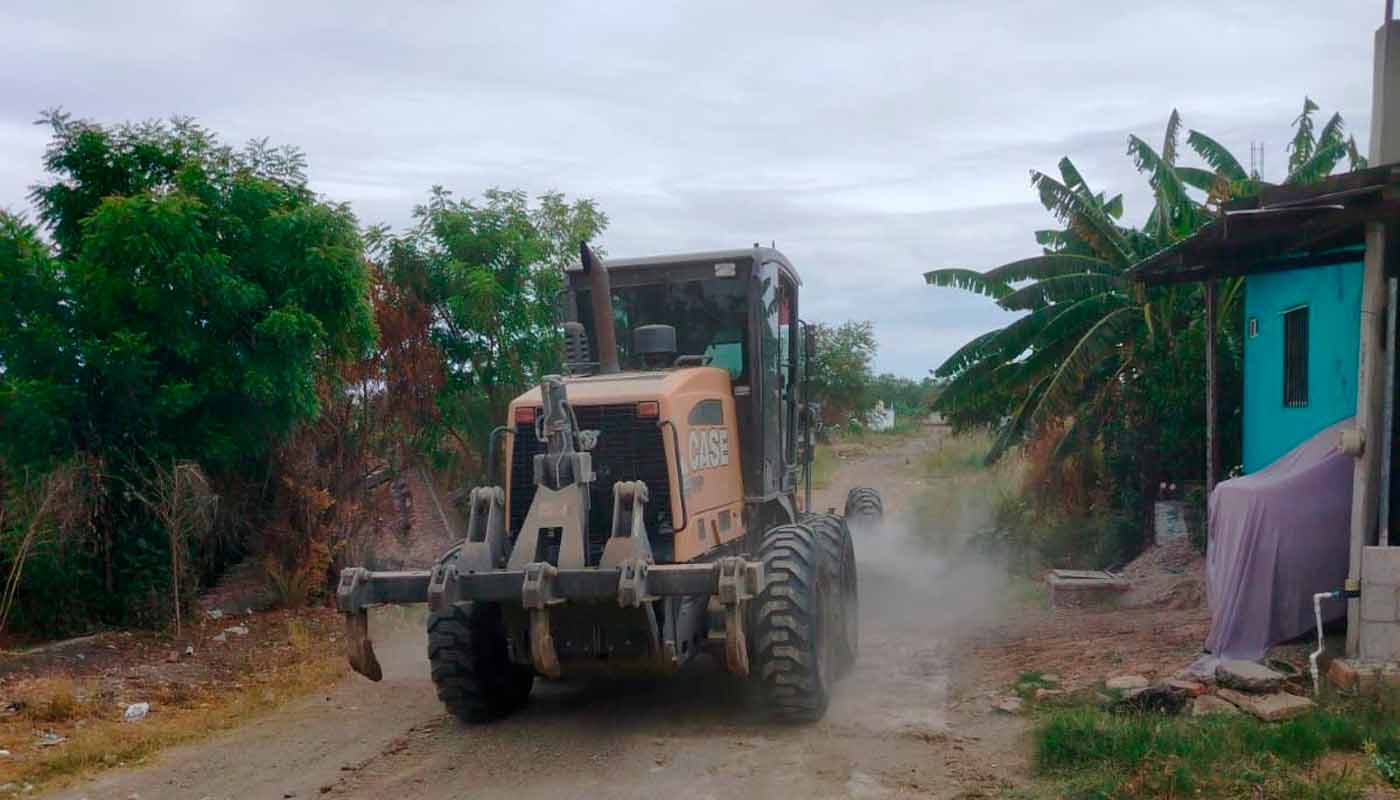 Trabajos de rehabilitación a caminos en Mazatlán