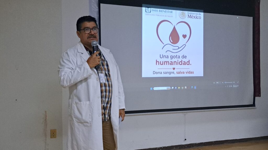 El encargado del banco de sangre del Hospital General de Los Mochis IMSS-Bienestar, David Manzanares Fierro