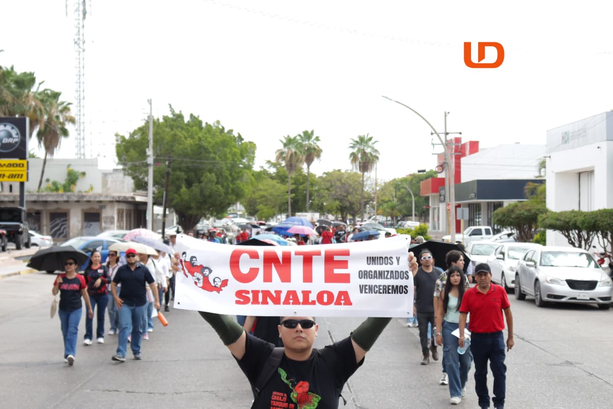 Manifestación por parte de simpatizantes de la CNTE en Los Mochis.
