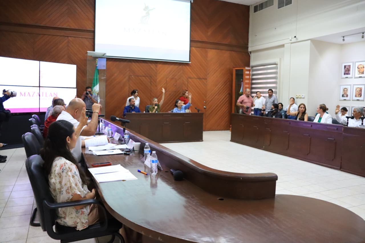 Sesión de cabildo en Mazatlán.