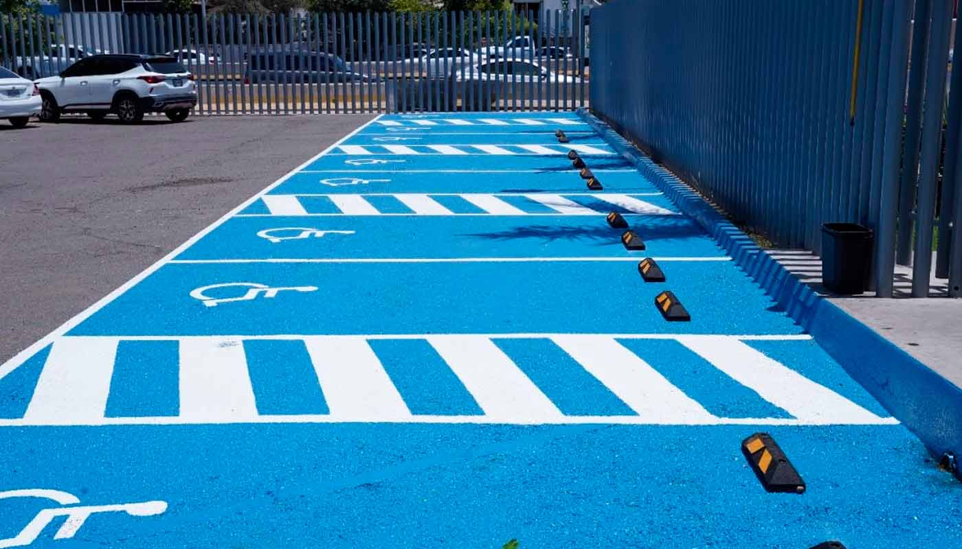 Cajones azules de estacionamiento