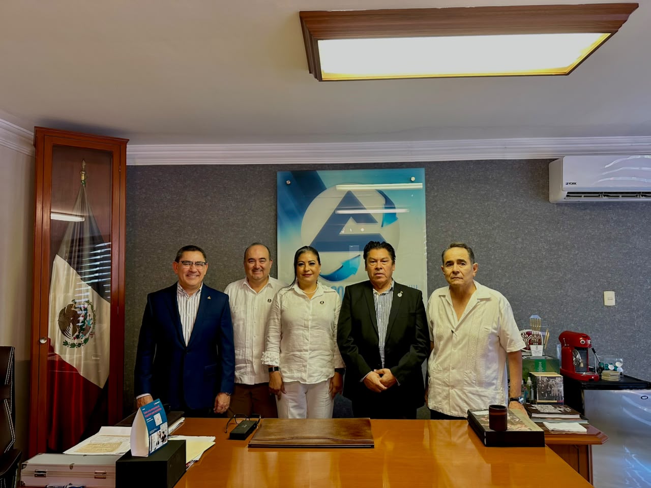 Integrantes del consejo directivo de la Cámara Nacional de Comercio de Mazatlán.