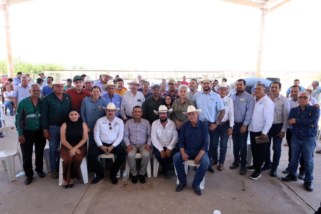 Ganaderos con sombreros