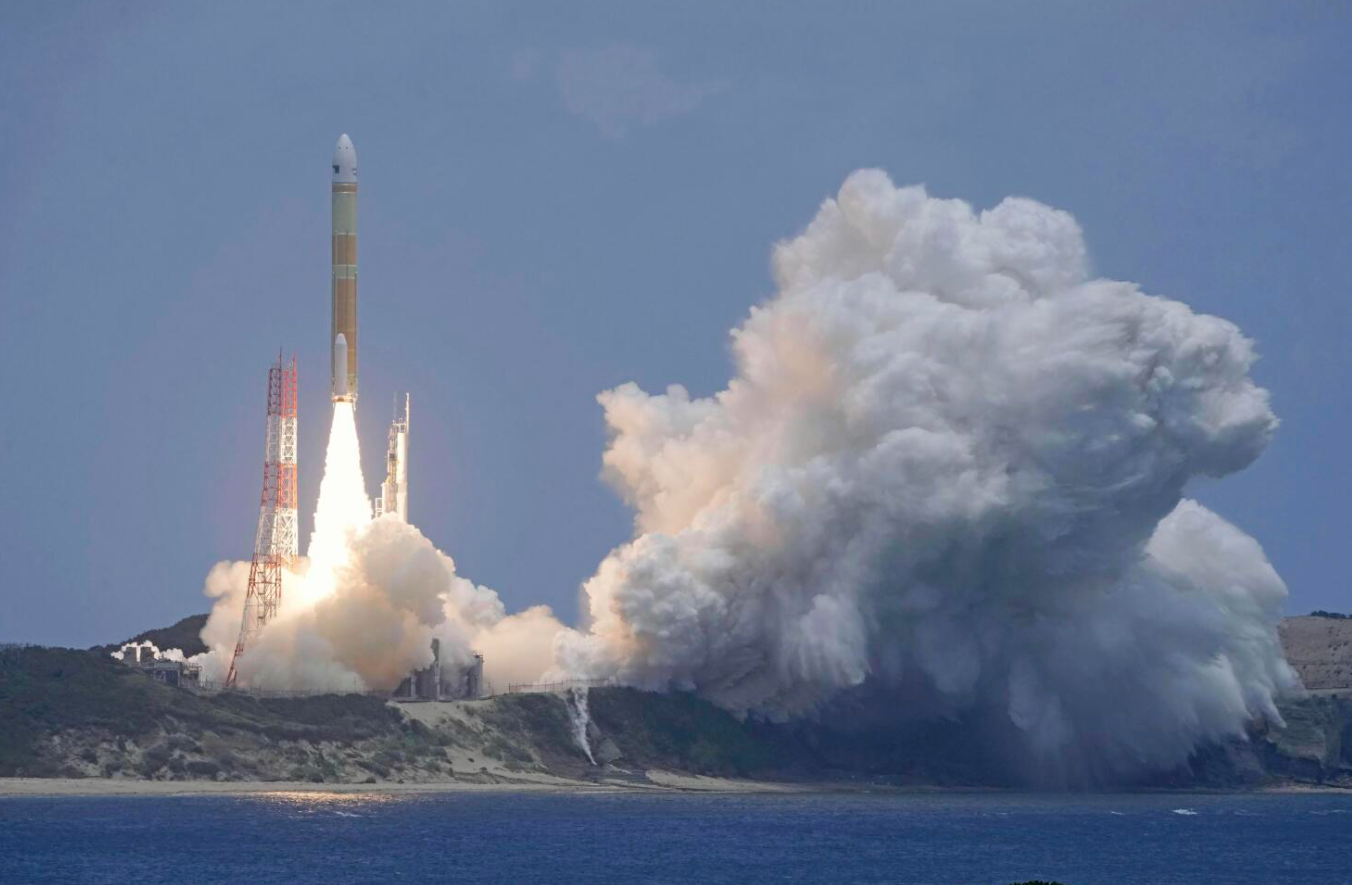 Japón lanza con éxito el cohete H3 y coloca seis satélites en el espacio