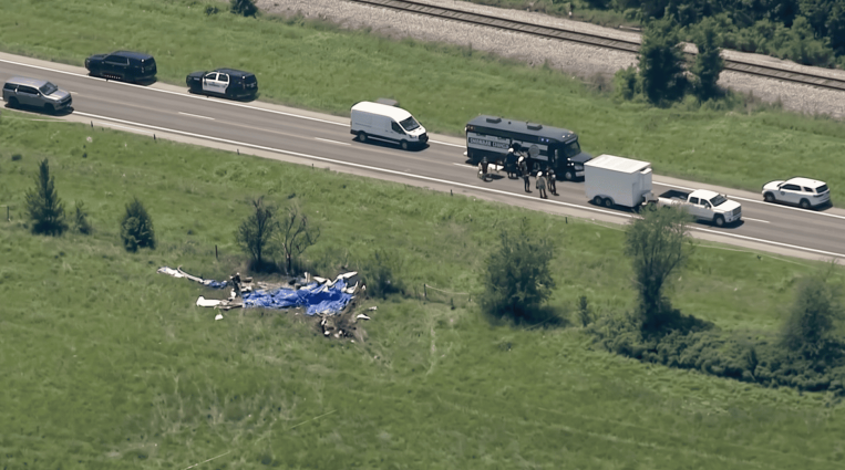 Mueren 12 personas al desplomarse avioneta de paracaidismo en Misuri
