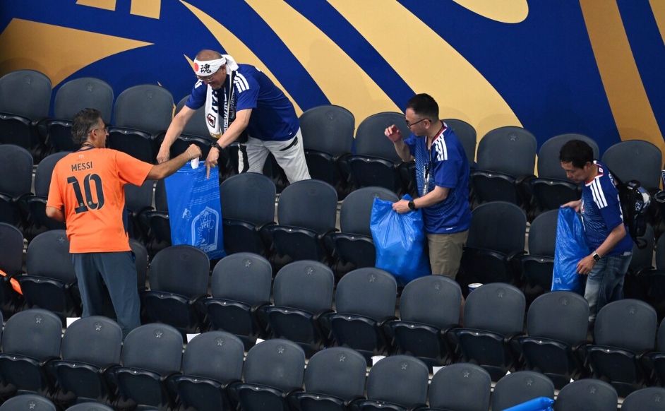 Afición japonesa limpia las gradas tras partido en Dallas y se vuelve viral