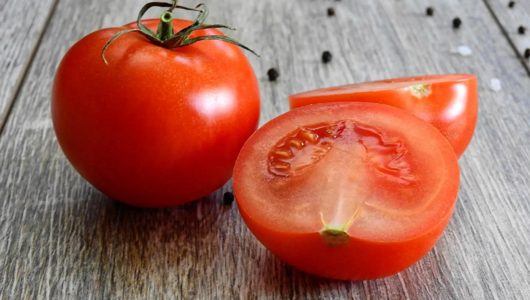 Tomate, el superalimento común que protege el corazón y la piel