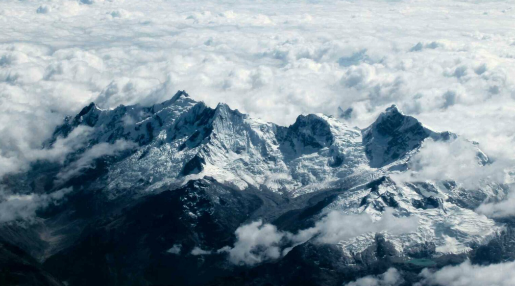 Alud en montaña de Perú cobra la vida de un mexicano y una canadiense durante expedición