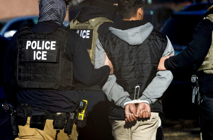 Trump impulsa idea de renombrar ICE como NICE para mejorar la imagen de la agencia