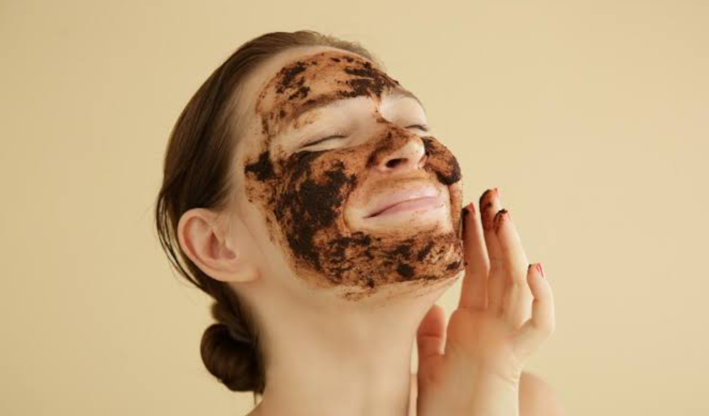 Beneficios de las mascarillas de café para tu piel y cabello